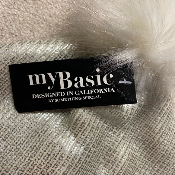 NWT Women's Metallic Silver Pom lined Beanie Cuffed Stocking Cap Hat - Picture 3 of 7